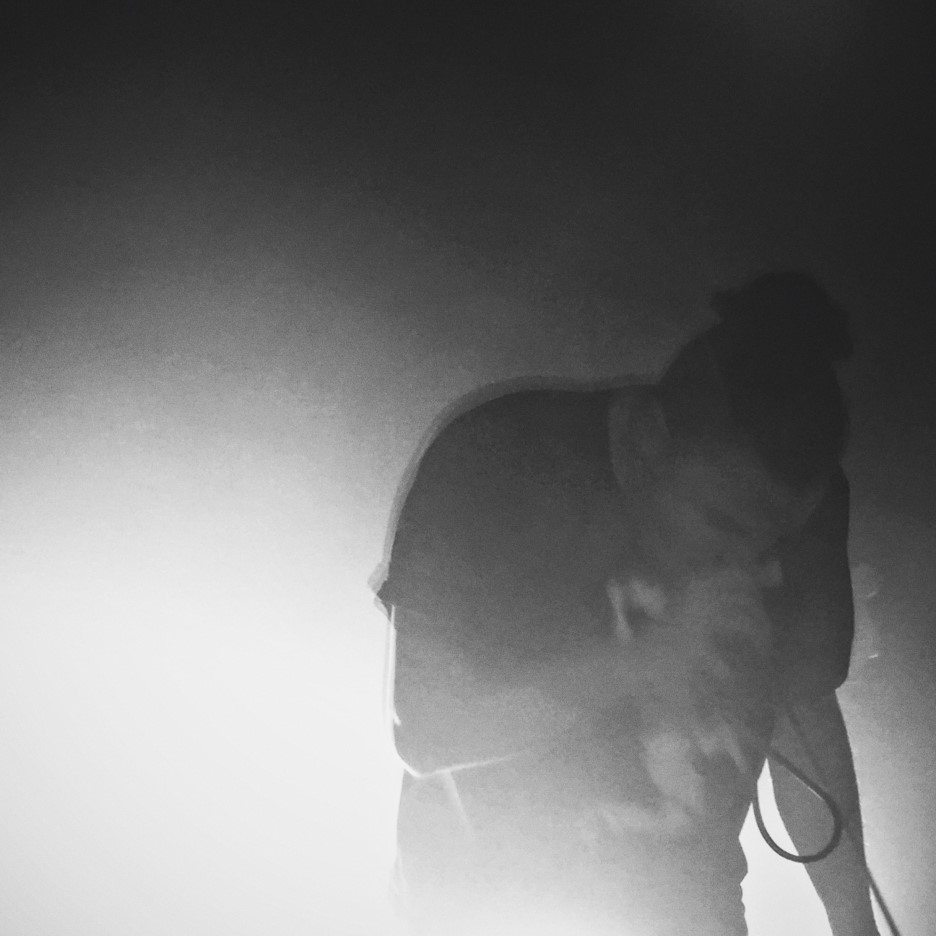 알렉스 바르가스가 2015년 10월30일 덴마크 오덴세 단독 공연 무대에서 열창하는 모습 (사진: 여지형)